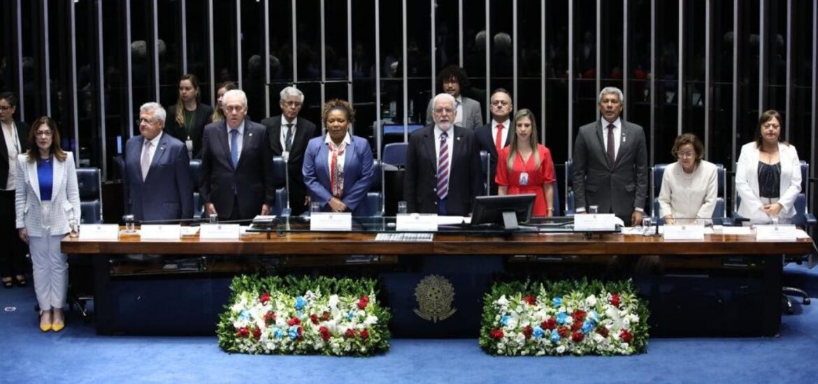 138353,com-presenca-de-liderancas-politicas-baianas-congresso-faz-sessao-especial-para-celebrar-200-anos-do-2-de-julho-3