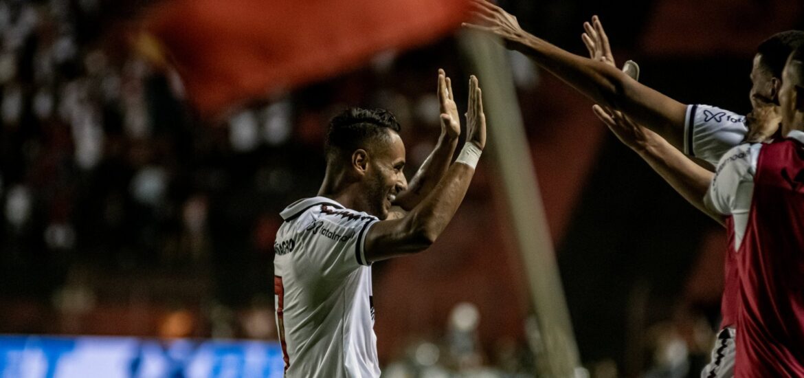 138880,de-volta-a-ponta-em-confronto-direto-fora-de-casa-vitoria-bate-o-sport-e-reassume-lideranca-da-serie-b-3