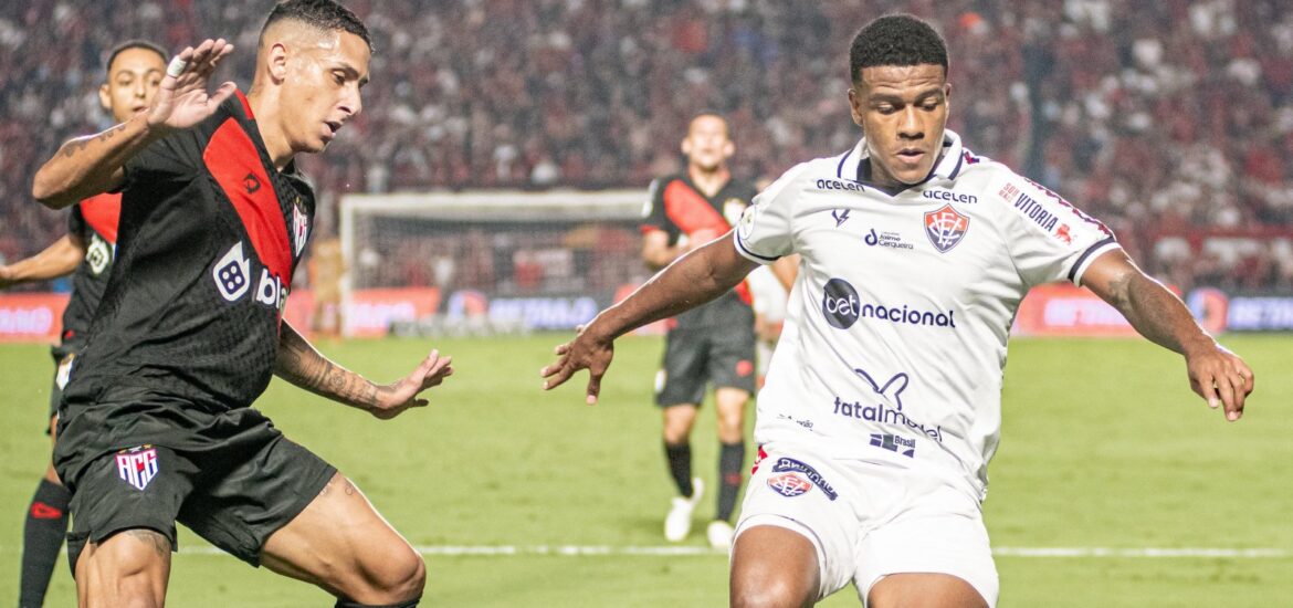 140330com-um-a-menos-vitoria-segura-empate-contra-o-atletico-go-e-abre-3-pontos-para-o-vice-lider-3