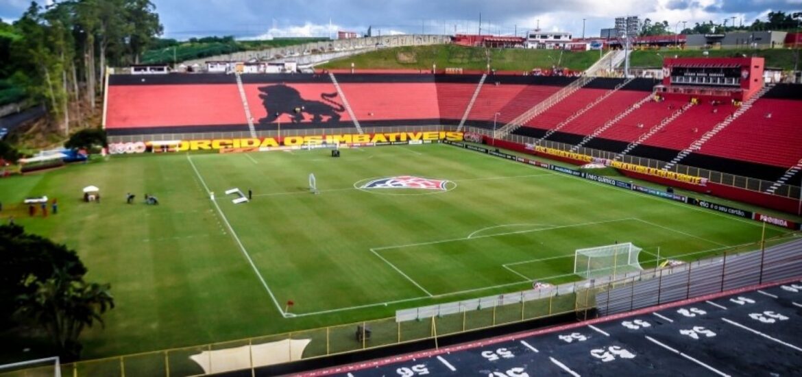 144105socios-aprovam-que-vitoria-negocie-com-fatal-model-para-mudar-o-nome-do-barradao-3