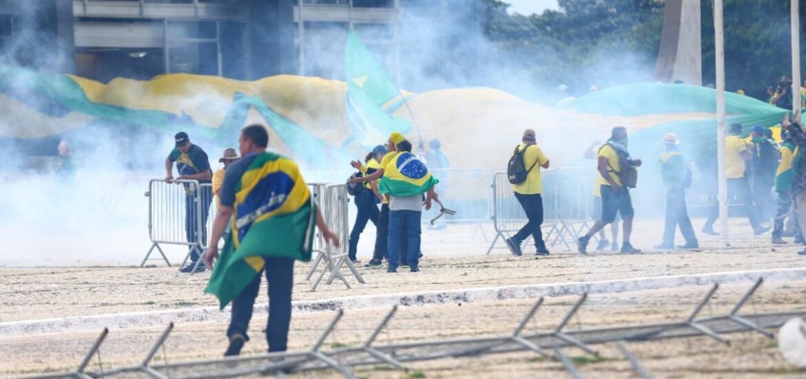 144994o-dia-que-nao-acabou-ataques-golpistas-do-8-de-janeiro-completam-um-ano-com-fortes-marcas-a-democracia-3