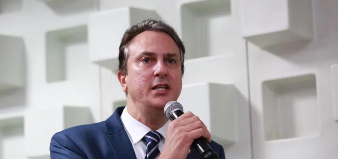 145128ministro-diz-que-mec-preve-cobrar-taxa-de-faculdades-para-custear-orgao-que-regula-ensino-superior-privado-3