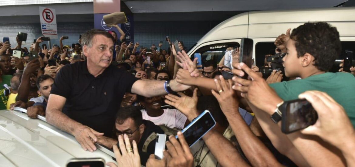 147116bolsonaro-desembarca-em-salvador-para-encontro-do-pl-3