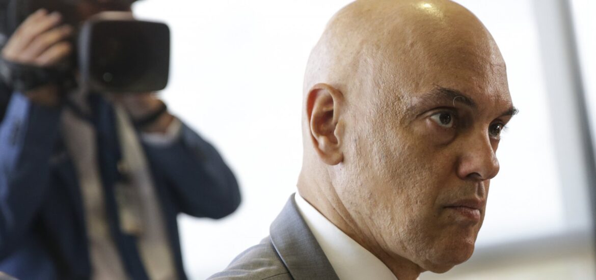 147874alexandre-de-moraes-da-prazo-de-24h-para-bolsonaro-esclarecer-estadia-em-embaixada-da-hungria-3