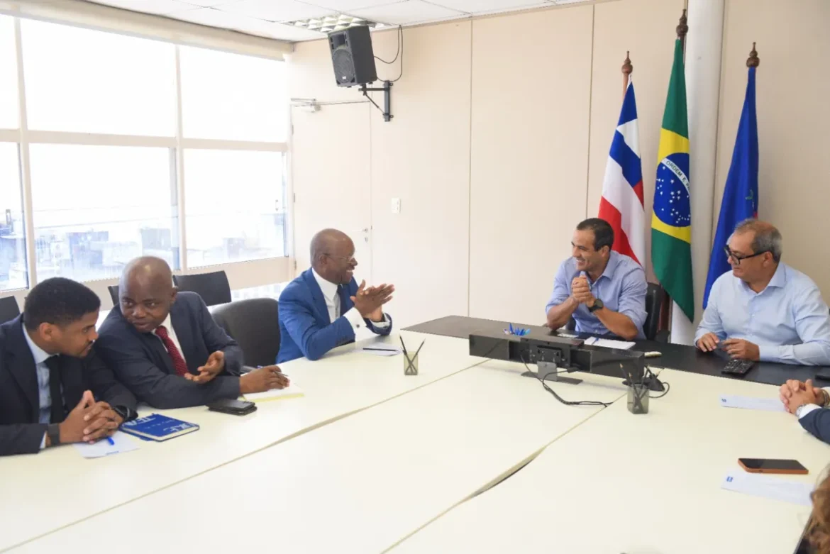 Prefeito-recebe-comitiva-do-Benin-para-organizar-v0126883200202405022049-ScaleDownProportional