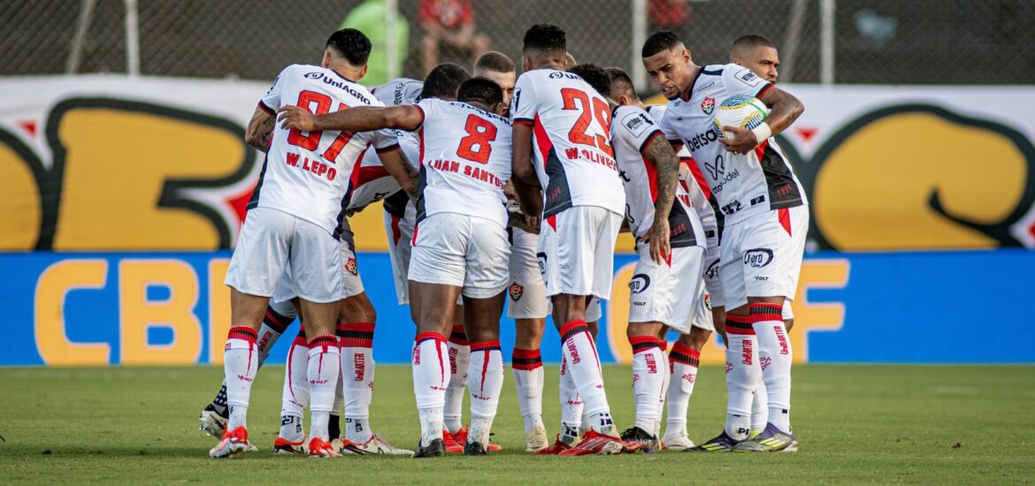 151634com-gol-no-apagar-das-luzes-vitoria-bate-o-internacional-e-poe-fim-a-jejum-no-brasileirao-3