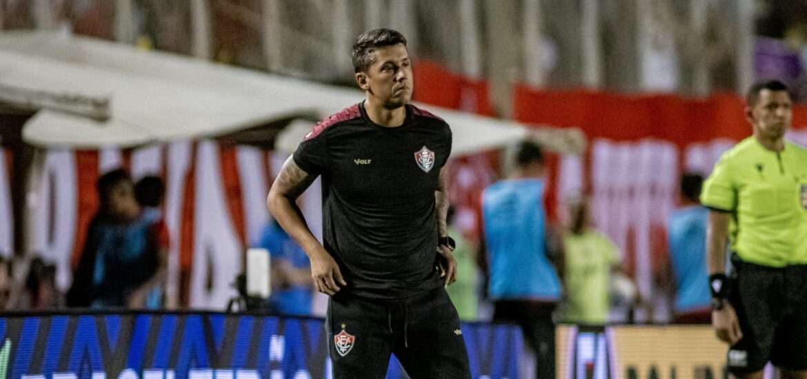 152420carpini-cita-erros-recorrentes-que-influenciaram-na-derrota-para-o-corinthians-a-bola-puniu-3