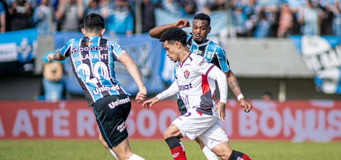 153067,vitoria-perde-para-o-gremio-amplia-sequencia-negativa-e-pode-terminar-rodada-no-z-4-3