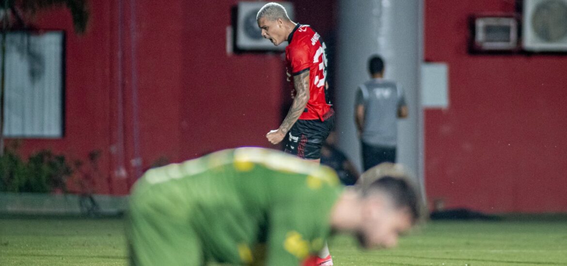 162629,vitoria-bate-o-sport-retoma-a-lideranca-da-chave-e-garante-vaga-nas-quartas-do-nordestao-3