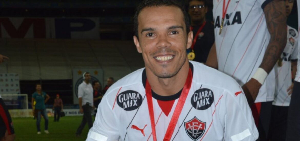 163066,morre-leandro-domingues-idolo-do-vitoria-cbf-lamenta-morte-precoce-3