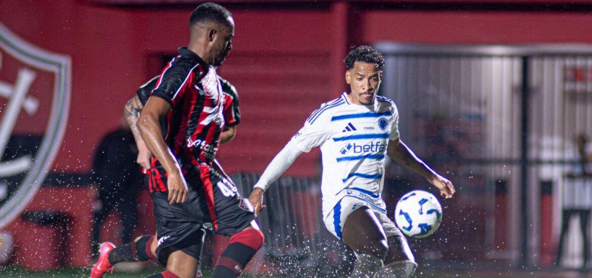 166088,com-o-campo-encharcado-vitoria-e-cruzeiro-empatam-no-barradao-3