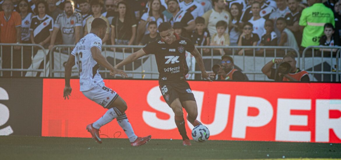 171165,vitoria-sofre-revirada-perde-para-o-vasco-e-segue-sem-vencer-fora-de-casa-3