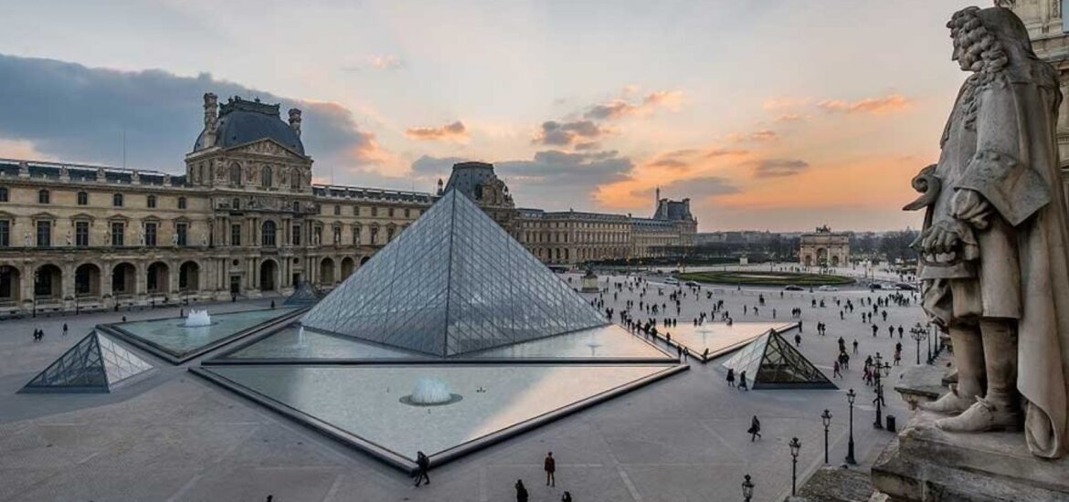 171968,louvre-reabre-apos-roubo-de-joias-avaliadas-em-mais-de-r-550-milhoes-3